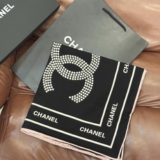 Chanel ~【140顶级双面丝绒披肩】香家logo与字母的完美碰撞设计底部还有隐隐约约的双C小Log Chanel ~【140顶级双面丝绒披肩】香家logo与字母的完美碰撞设计底部还有隐隐约约的双C小Log
