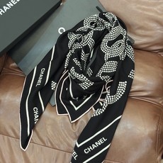 Chanel ~【140顶级双面丝绒披肩】香家logo与字母的完美碰撞设计底部还有隐隐约约的双C小Log Chanel ~【140顶级双面丝绒披肩】香家logo与字母的完美碰撞设计底部还有隐隐约约的双C小Log