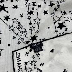 Chanel ~新品~【140顶级丝绒双面同色】繁星点点与双C的完美结合适合各种场合搭配使用黑白两色经典 Chanel ~新品~【140顶级丝绒双面同色】繁星点点与双C的完美结合适合各种场合搭配使用黑白两色经典