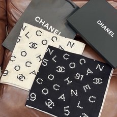 Chanel-丝绒双面方巾【140双面同色】出道即巅峰🐂火爆到一条难求🖤高级感十足的字母CC,和一切经典 Chanel-丝绒双面方巾【140双面同色】出道即巅峰🐂火爆到一条难求🖤高级感十足的字母CC,和一切经典