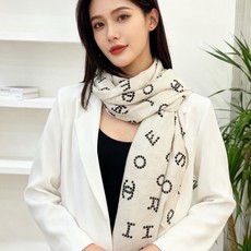 Chanel-丝绒双面方巾【140双面同色】出道即巅峰🐂火爆到一条难求🖤高级感十足的字母CC,和一切经典 Chanel-丝绒双面方巾【140双面同色】出道即巅峰🐂火爆到一条难求🖤高级感十足的字母CC,和一切经典