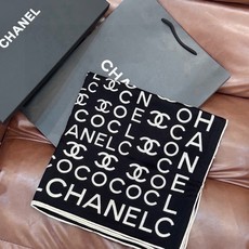 Chanel ~【140顶级双面丝绒披肩】香家logo与字母的完美碰撞设计底部还有隐隐约约的双C小Log Chanel ~【140顶级双面丝绒披肩】香家logo与字母的完美碰撞设计底部还有隐隐约约的双C小Log