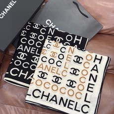 Chanel ~【140顶级双面丝绒披肩】香家logo与字母的完美碰撞设计底部还有隐隐约约的双C小Log Chanel ~【140顶级双面丝绒披肩】香家logo与字母的完美碰撞设计底部还有隐隐约约的双C小Log
