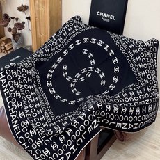 Chanel ~【140顶级双面丝绒披肩】香家logo与字母的完美碰撞设计底部还有隐隐约约的双C小Log Chanel ~【140顶级双面丝绒披肩】香家logo与字母的完美碰撞设计底部还有隐隐约约的双C小Log