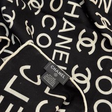 Chanel ~【140顶级双面丝绒披肩】香家logo与字母的完美碰撞设计底部还有隐隐约约的双C小Log Chanel ~【140顶级双面丝绒披肩】香家logo与字母的完美碰撞设计底部还有隐隐约约的双C小Log