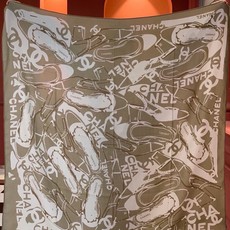 高级成衣系列~Chanel 【140双面同色丝绒披肩】此系列谱写一曲自由轻灵的赞歌本系列作品创新演绎品牌 高级成衣系列~Chanel 【140双面同色丝绒披肩】此系列谱写一曲自由轻灵的赞歌本系列作品创新演绎品牌