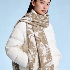 高级成衣系列~Chanel 【140双面同色丝绒披肩】此系列谱写一曲自由轻灵的赞歌本系列作品创新演绎品牌 高级成衣系列~Chanel 【140双面同色丝绒披肩】此系列谱写一曲自由轻灵的赞歌本系列作品创新演绎品牌