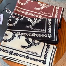 高级成衣系列~Chanel 【140双面同色丝绒披肩】此系列谱写一曲自由轻灵的赞歌本系列作品创新演绎品牌 高级成衣系列~Chanel 【140双面同色丝绒披肩】此系列谱写一曲自由轻灵的赞歌本系列作品创新演绎品牌