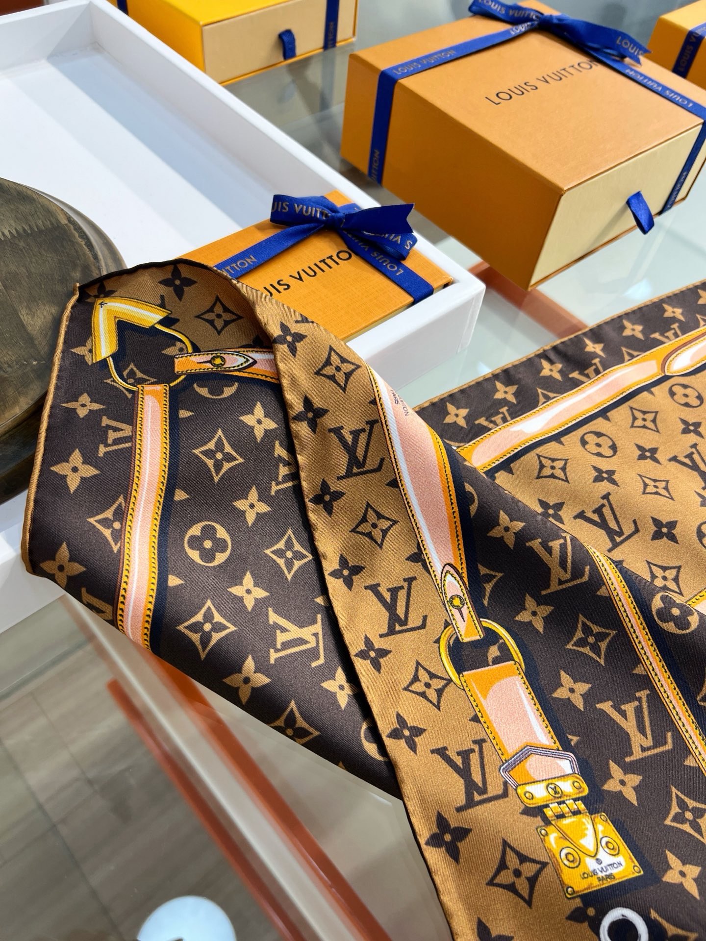 MONOGRAM CONFIDENTIAL 方巾【18mm顶级真丝双面同色丝巾】Monogram Con