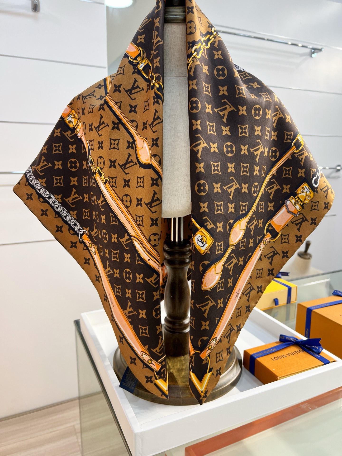 MONOGRAM CONFIDENTIAL 方巾【18mm顶级真丝双面同色丝巾】Monogram Con