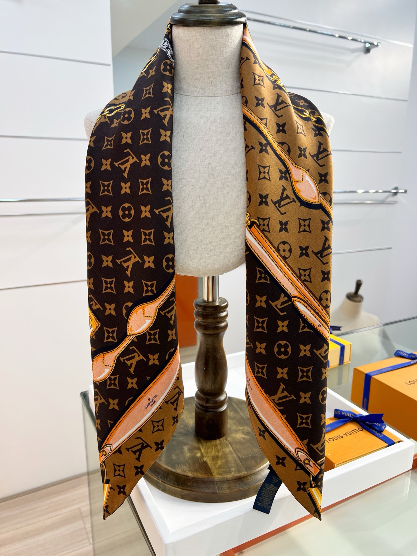 MONOGRAM CONFIDENTIAL 方巾【18mm顶级真丝双面同色丝巾】Monogram Con