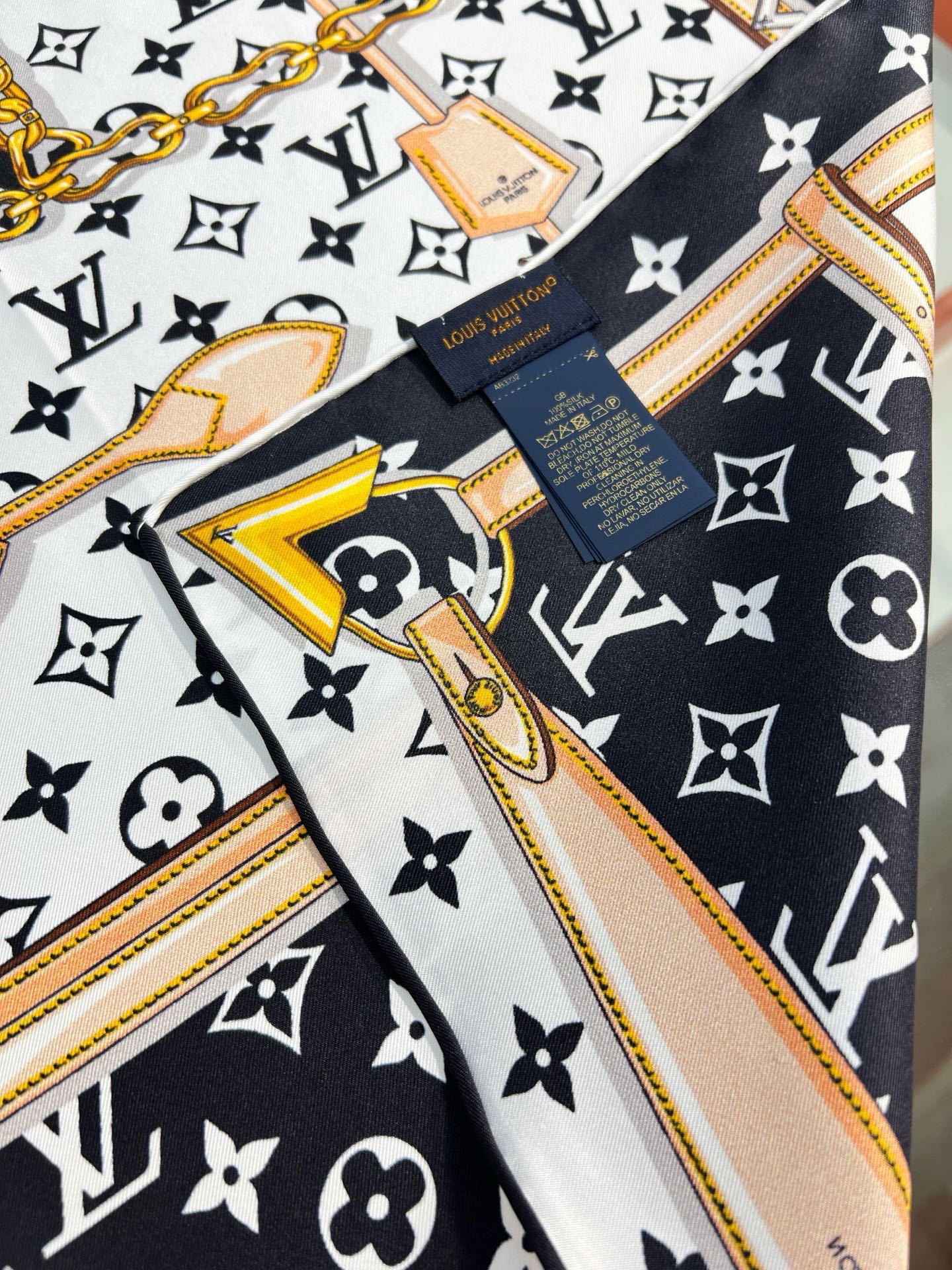 MONOGRAM CONFIDENTIAL 方巾【18mm顶级真丝双面同色丝巾】Monogram Con