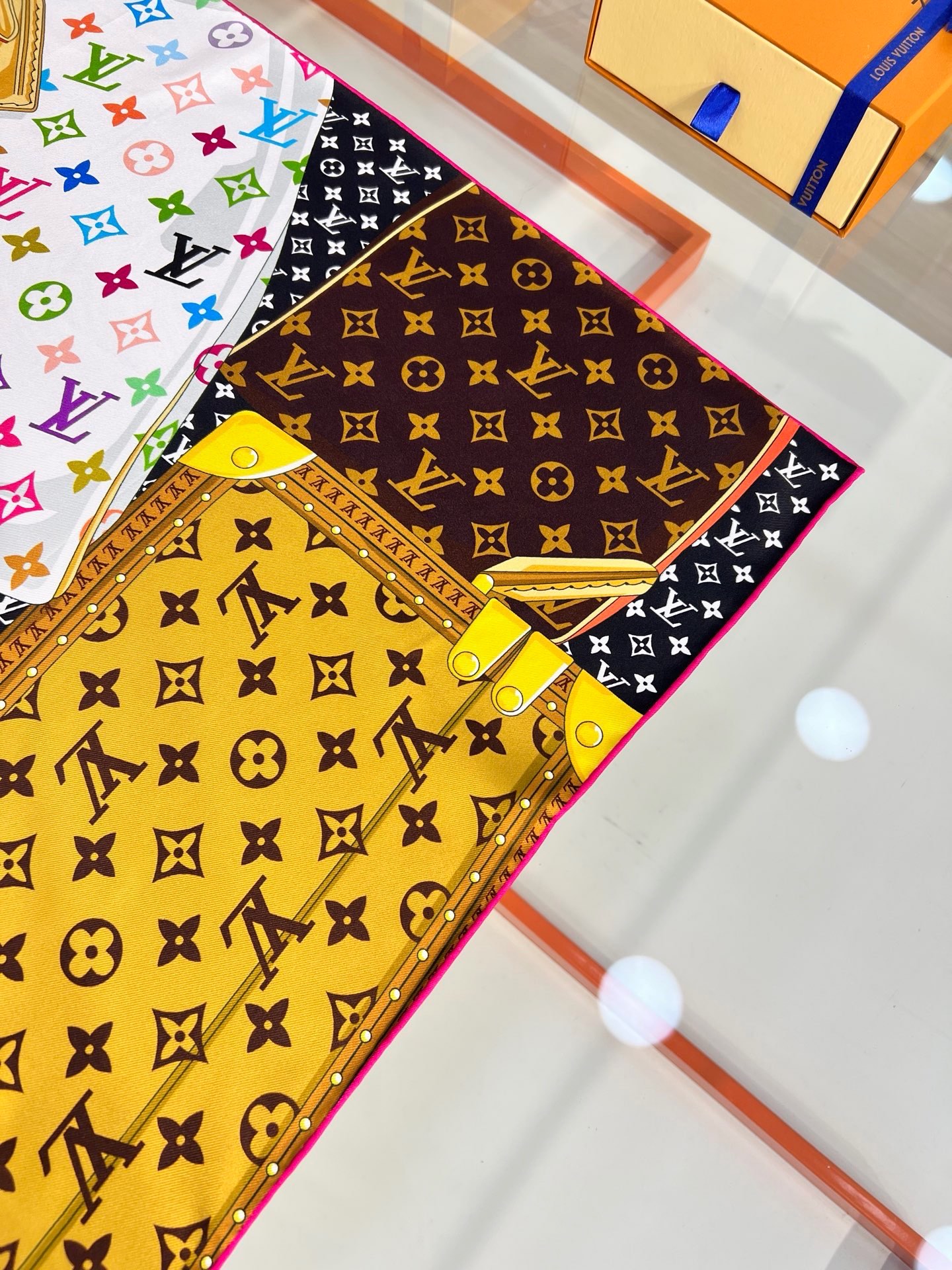 LV X TM MONOGRAMMULTICOLOR COLLECTORSQUARE 90方巾路易威登携