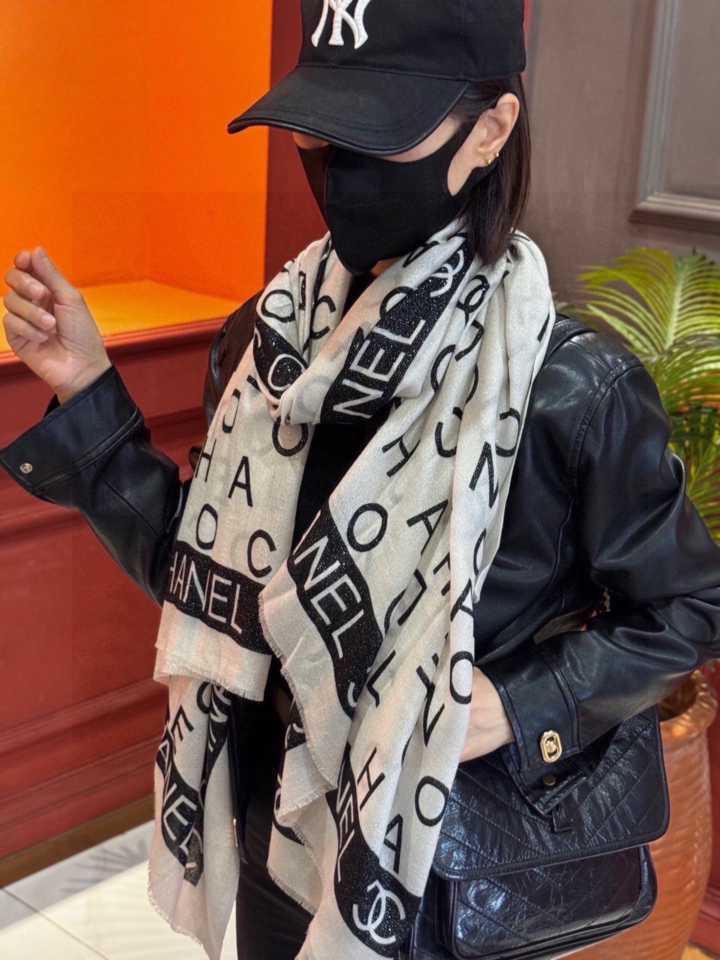 上新🌟  会发光发亮的围巾 💄💋新款客供银线💖羊绒面料长巾 😘美翻了[流泪]【银线双C图案】御用殿堂级极