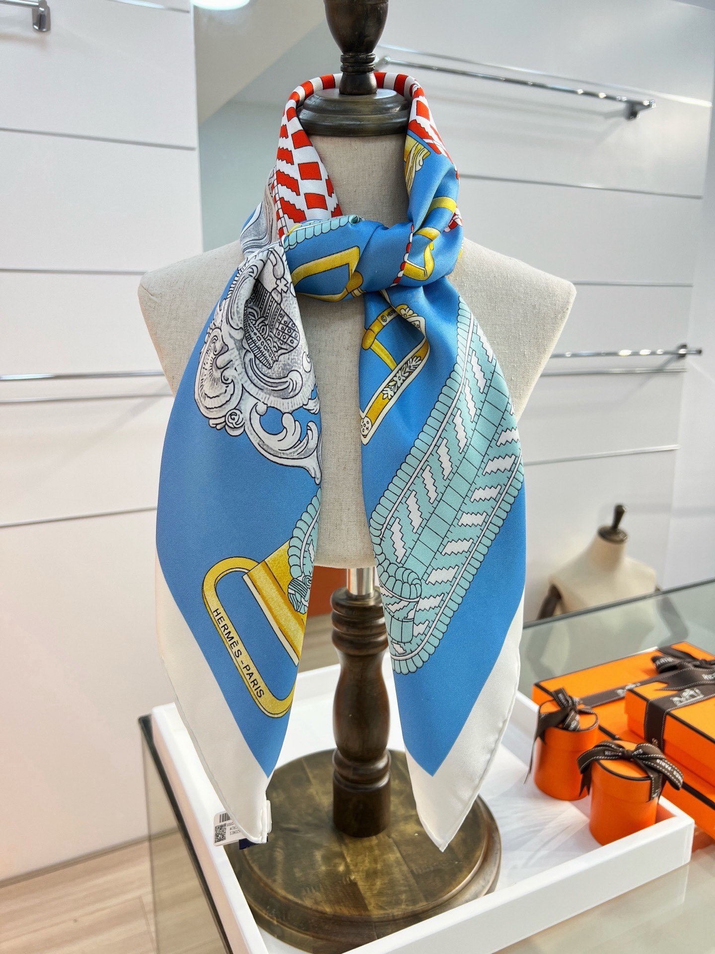 爱马仕（Hermès）90丝巾经典款“Boucles et Sangles du Trian”真丝方巾​