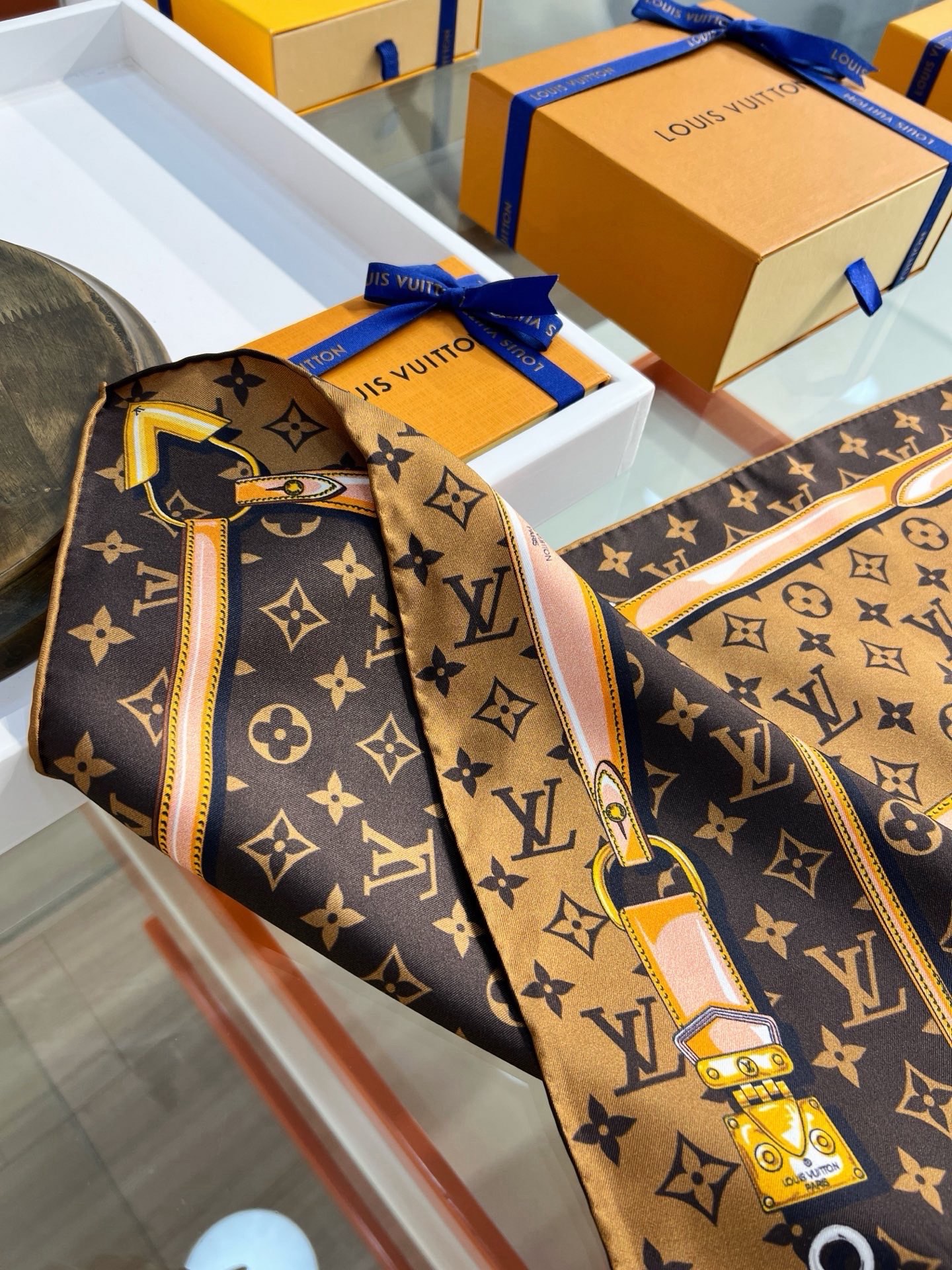 MONOGRAM CONFIDENTIAL 方巾【18mm顶级真丝双面同色丝巾】Monogram Con
