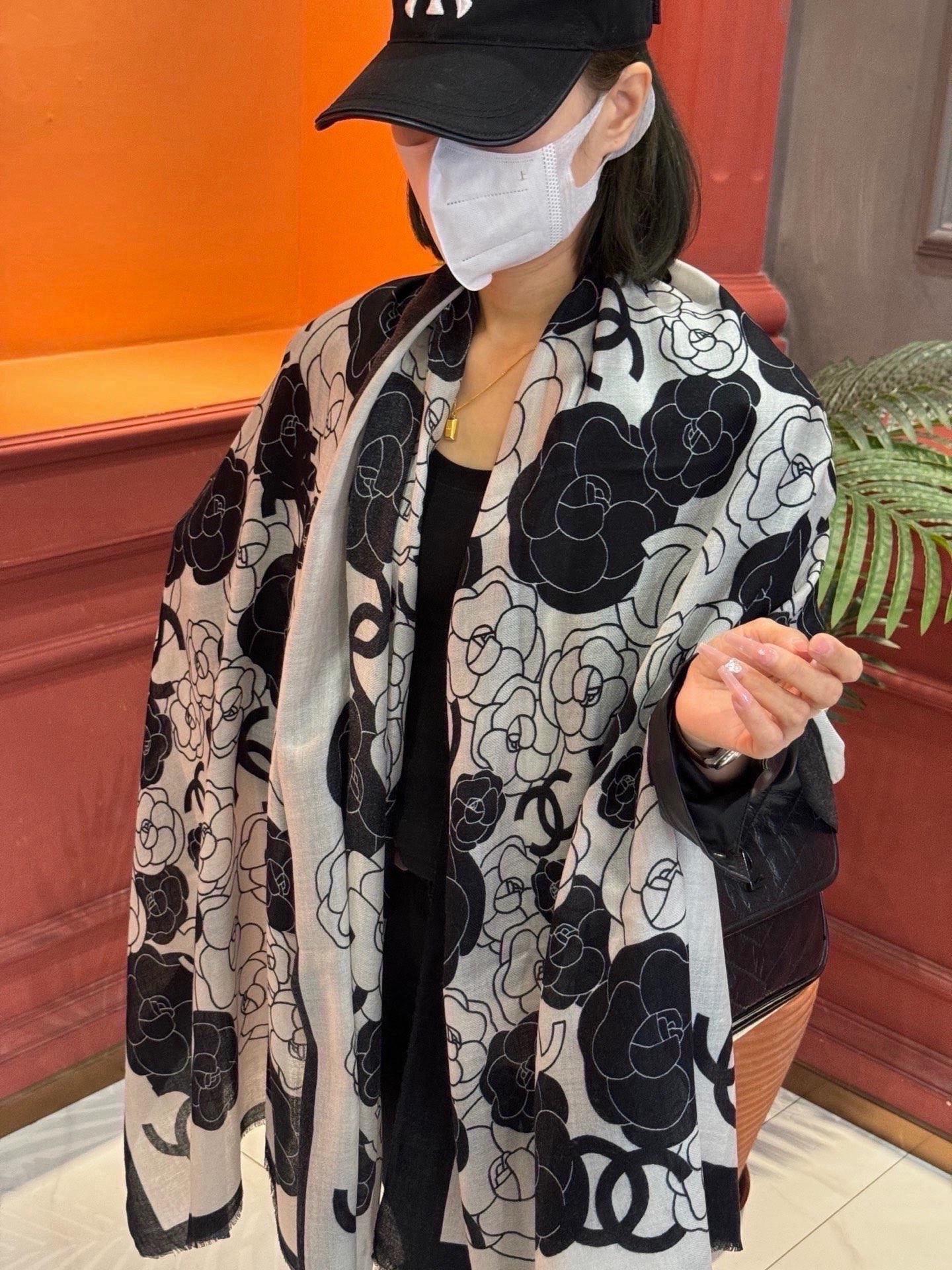 羊绒新款💞 新❤小香【山茶花长围巾】~超级抬气色！高级女人味！羊绒围巾也能这么美！！！这款双面花卉羊绒围