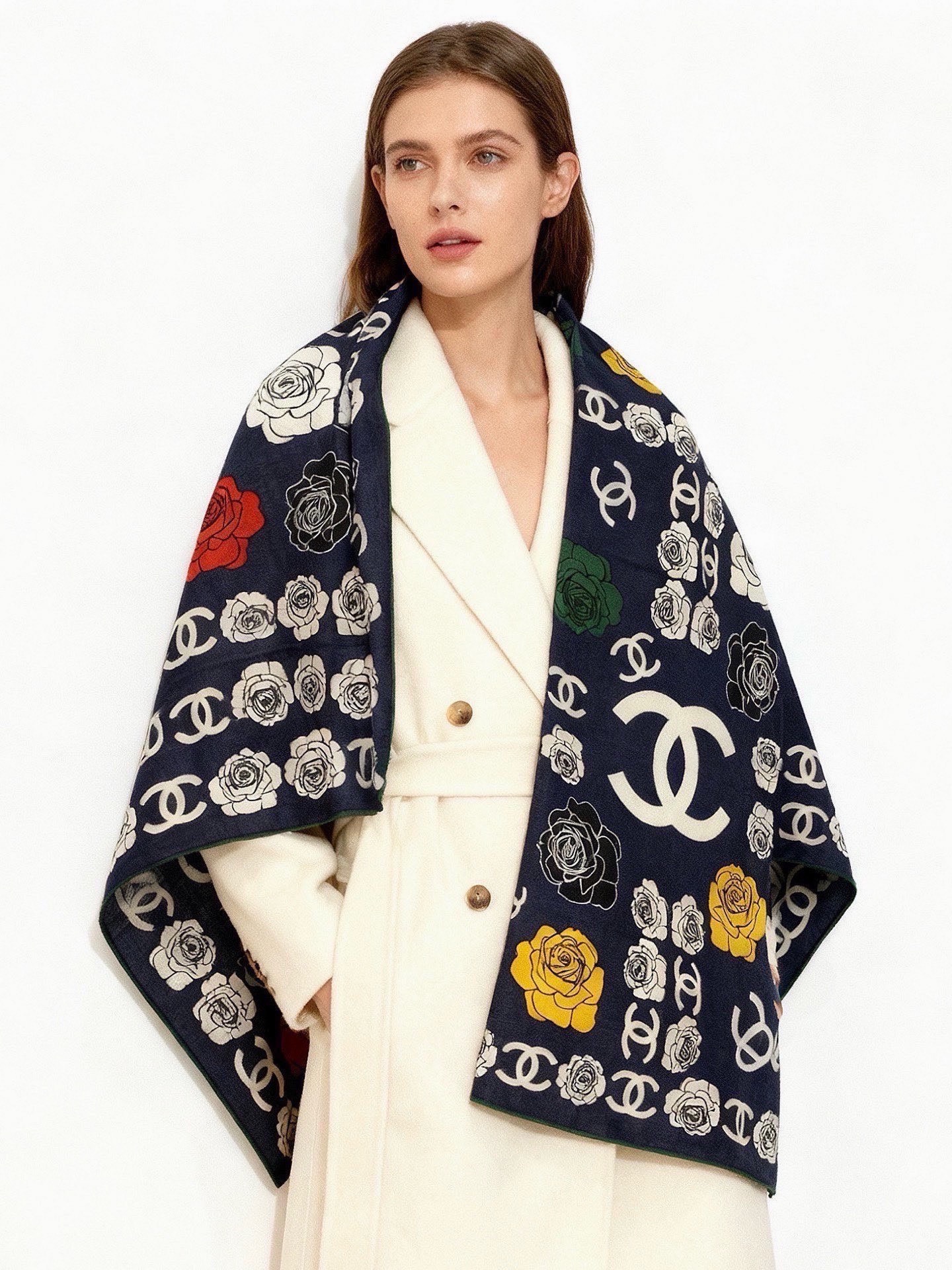 香奈儿上新❤️【Chanel】 经典茶花优雅Coco风，Chanel最新丝绒大方巾~气质到骨子里，香奶奶