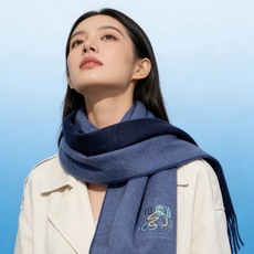 爱马仕👍巴黎时装展商务男士女士羊绒围巾🔥代工厂臻选上乘的超细羊绒纤维 进行纯手工精梳处理 耗时耗力 再以 爱马仕👍巴黎时装展商务男士女士羊绒围巾🔥代工厂臻选上乘的超细羊绒纤维 进行纯手工精梳处理 耗时耗力 再以