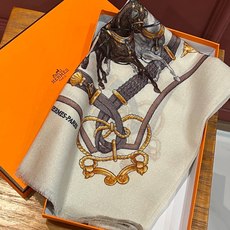会发光发亮的围巾 新款🆕🏇🏇买了都说好看‼️推荐💕顶级工艺超值‼️爱马仕专柜爆款🎁💟立体呈现图案纹路实物 会发光发亮的围巾 新款🆕🏇🏇买了都说好看‼️推荐💕顶级工艺超值‼️爱马仕专柜爆款🎁💟立体呈现图案纹路实物