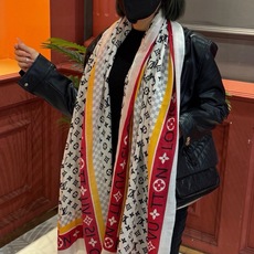 会发光发亮的围巾银丝羊绒长巾✨专柜同步‼️真心赞‼️驴家【L字母与花纹长巾】路易威登经典 Monogra 会发光发亮的围巾银丝羊绒长巾✨专柜同步‼️真心赞‼️驴家【L字母与花纹长巾】路易威登经典 Monogra
