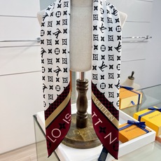 MONOGRAM SILHOUETTE 90双面丝巾Monogram Silhouette 方巾为华美桑 MONOGRAM SILHOUETTE 90双面丝巾Monogram Silhouette 方巾为华美桑
