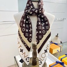 MONOGRAM SILHOUETTE 90双面丝巾Monogram Silhouette 方巾为华美桑 MONOGRAM SILHOUETTE 90双面丝巾Monogram Silhouette 方巾为华美桑
