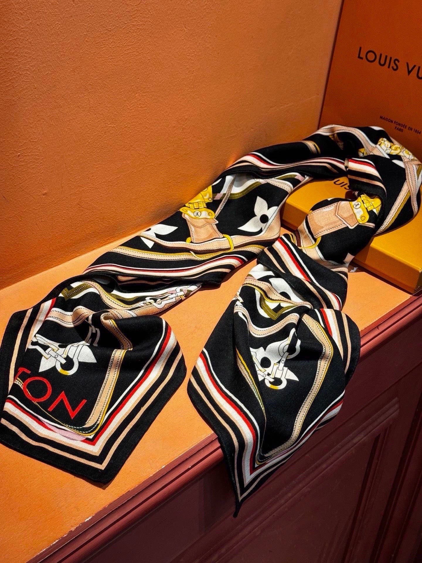 上新❤️ MONOGRAM JACQUARD DENIM140丝绒 方巾   【高定版  双面同色】有些
