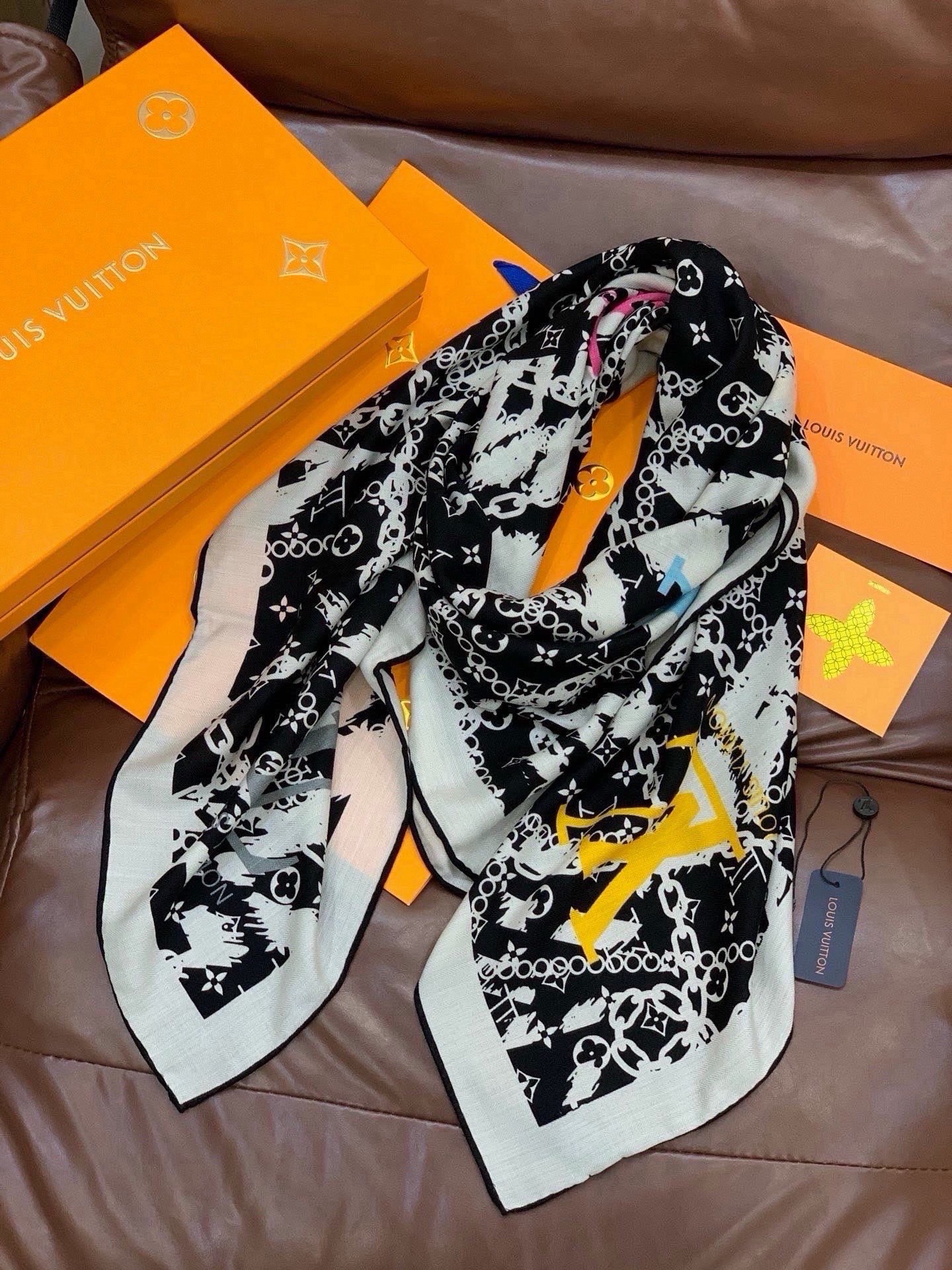 LV x TM 140披肩【140顶级丝绒双面同色披肩】本款L Multicolor披肩出自路易威登与知