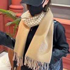 罗意威👍巴黎时装展商务男士女士通用双面羊绒披肩🔥代工厂臻选上乘的超细羊绒纤维 进行纯手工精梳处理 耗时耗 罗意威👍巴黎时装展商务男士女士通用双面羊绒披肩🔥代工厂臻选上乘的超细羊绒纤维 进行纯手工精梳处理 耗时耗