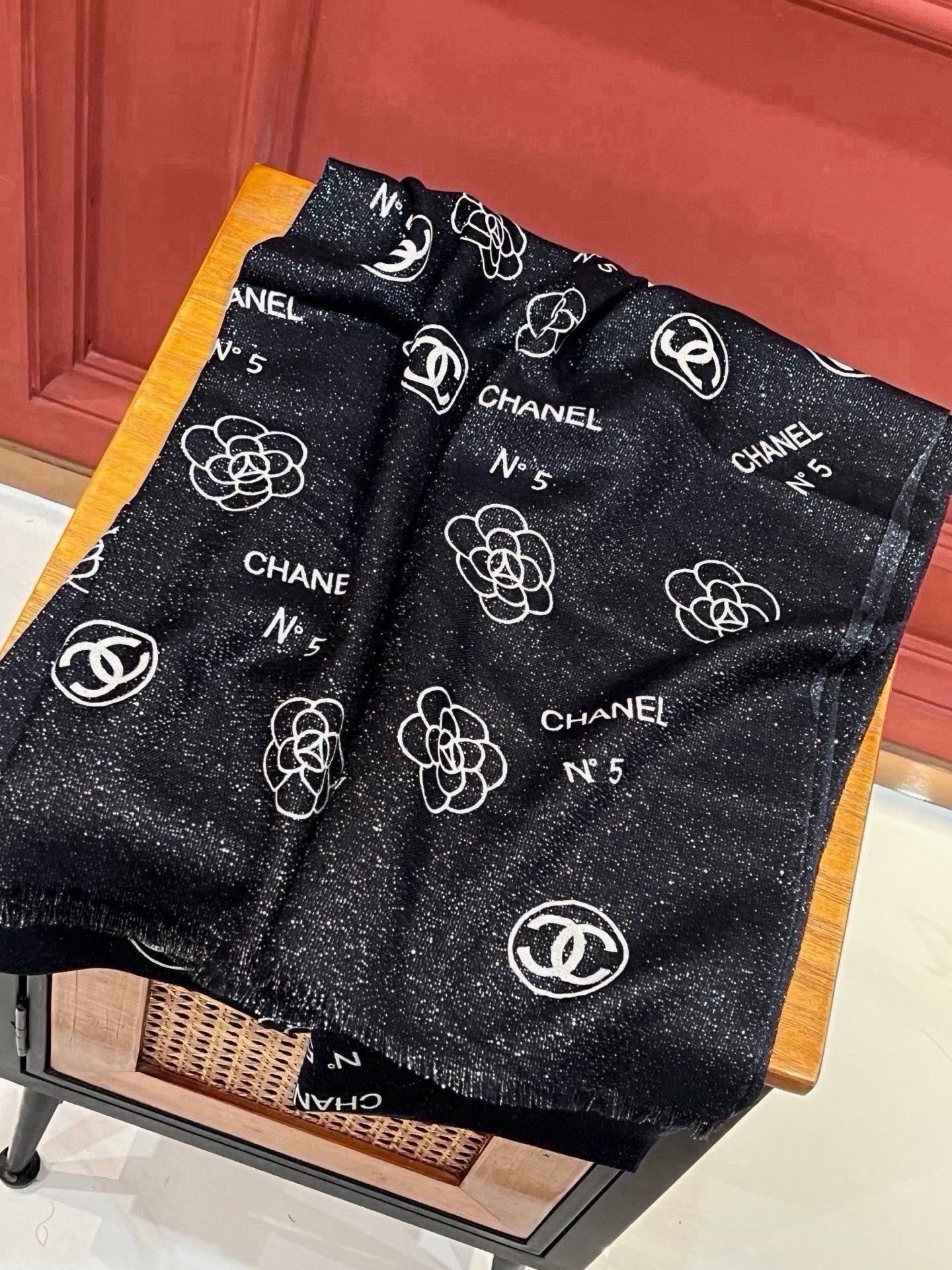 上新🌟 会发光发亮的围巾 💄💋新款客供银线💖羊绒面料长巾 😘美翻了[流泪]【小香银线图标】，御用殿堂级极