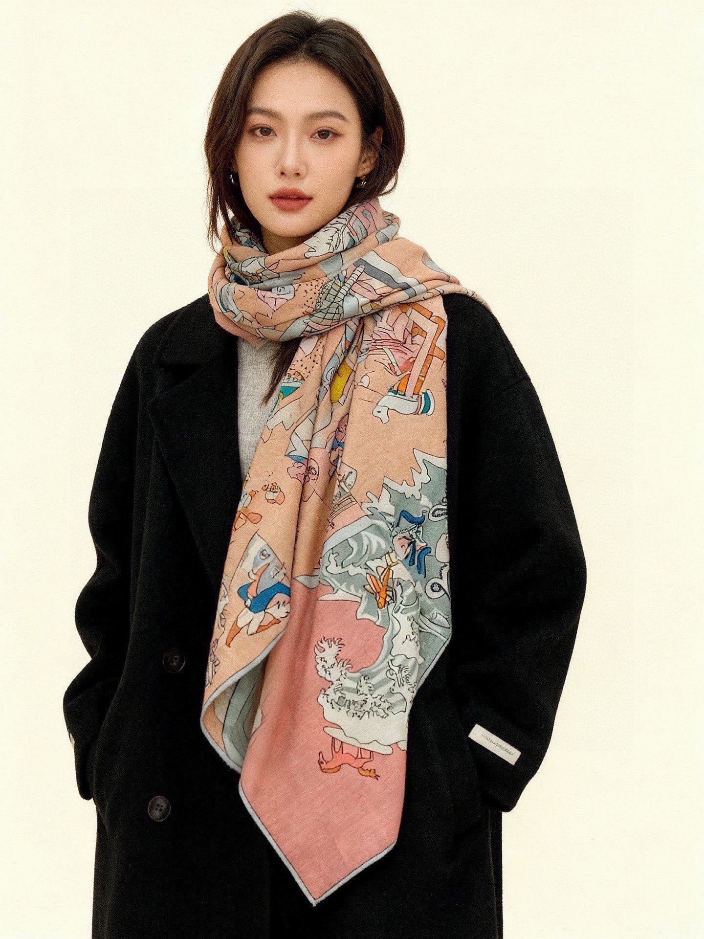“马术学院”140双面同色丝绒披肩～Hermes 手工卷边丝绒方巾（30%桑蚕丝70%羊绒）这款爱马仕的