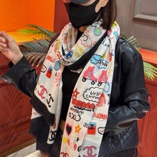 会发光发亮的围巾 高级成衣系列~Chanel 此系列谱写一曲自由轻灵的赞歌本系列作品创新演绎品牌的风格符 会发光发亮的围巾 高级成衣系列~Chanel 此系列谱写一曲自由轻灵的赞歌本系列作品创新演绎品牌的风格符