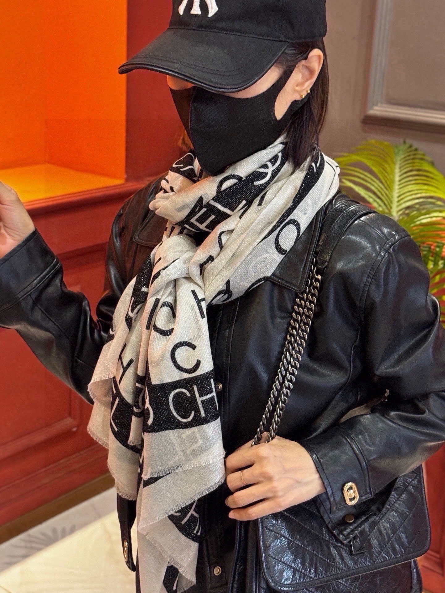 上新🌟  会发光发亮的围巾 💄💋新款客供银线💖羊绒面料长巾 😘美翻了[流泪]【银线双C图案】御用殿堂级极