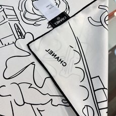 Chanel ~26新品~90双面真丝山茶花、四叶草、埃菲尔铁塔与双C的完美搭配适合各种场合搭配使用设计 Chanel ~26新品~90双面真丝山茶花、四叶草、埃菲尔铁塔与双C的完美搭配适合各种场合搭配使用设计