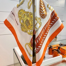 爱马仕(Hermès)90丝巾经典款“Boucles et Sangles du Trian”真丝方巾 爱马仕(Hermès)90丝巾经典款“Boucles et Sangles du Trian”真丝方巾