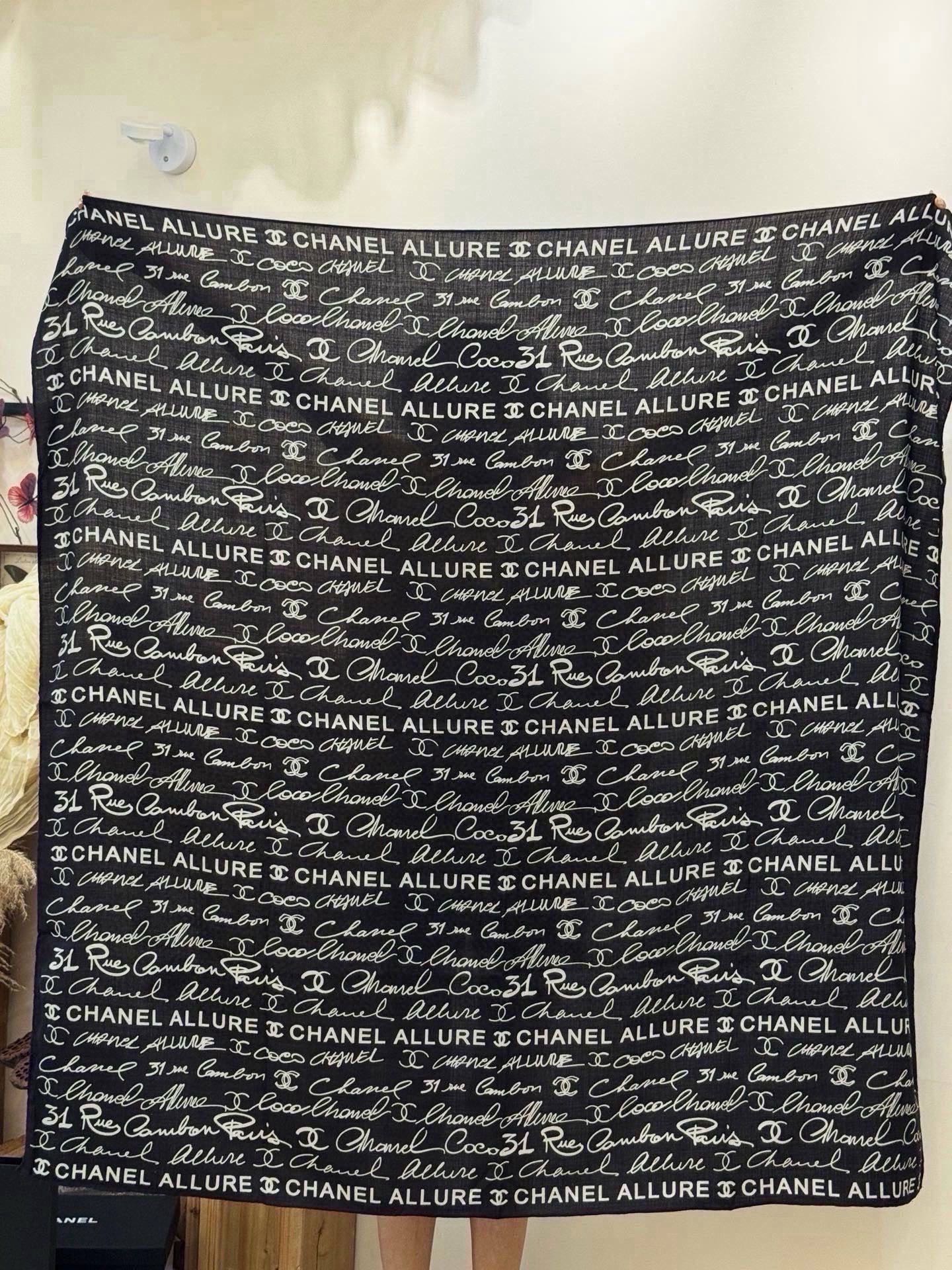 Chanel-丝绒双面方巾【140双面同色】出道即巅峰🐂火爆到一条难求🖤高级感十足的字母CC，和一切经典