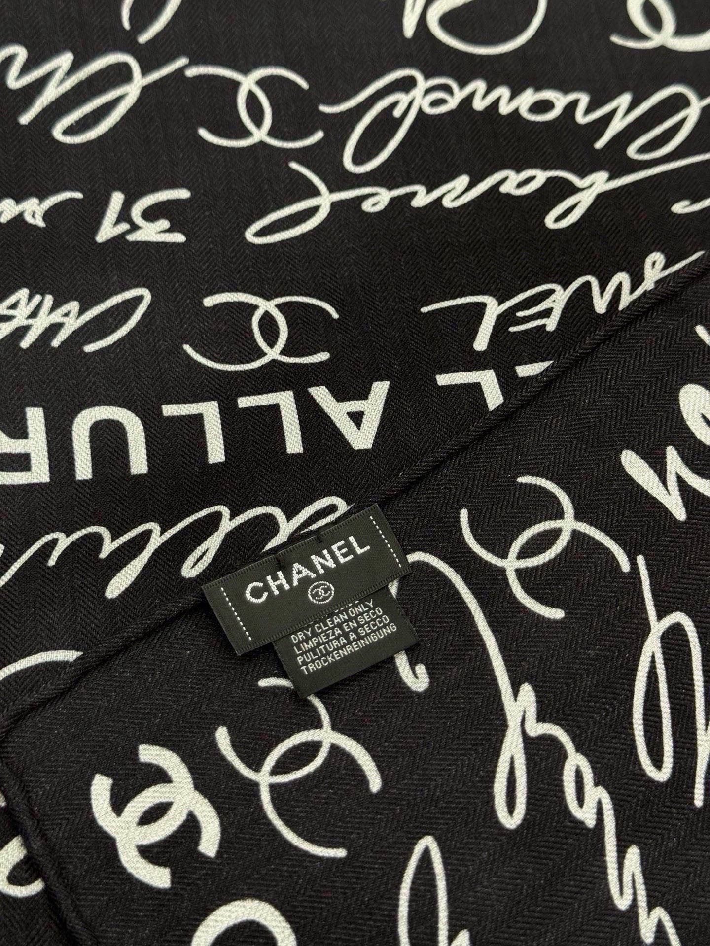 Chanel-丝绒双面方巾【140双面同色】出道即巅峰🐂火爆到一条难求🖤高级感十足的字母CC，和一切经典