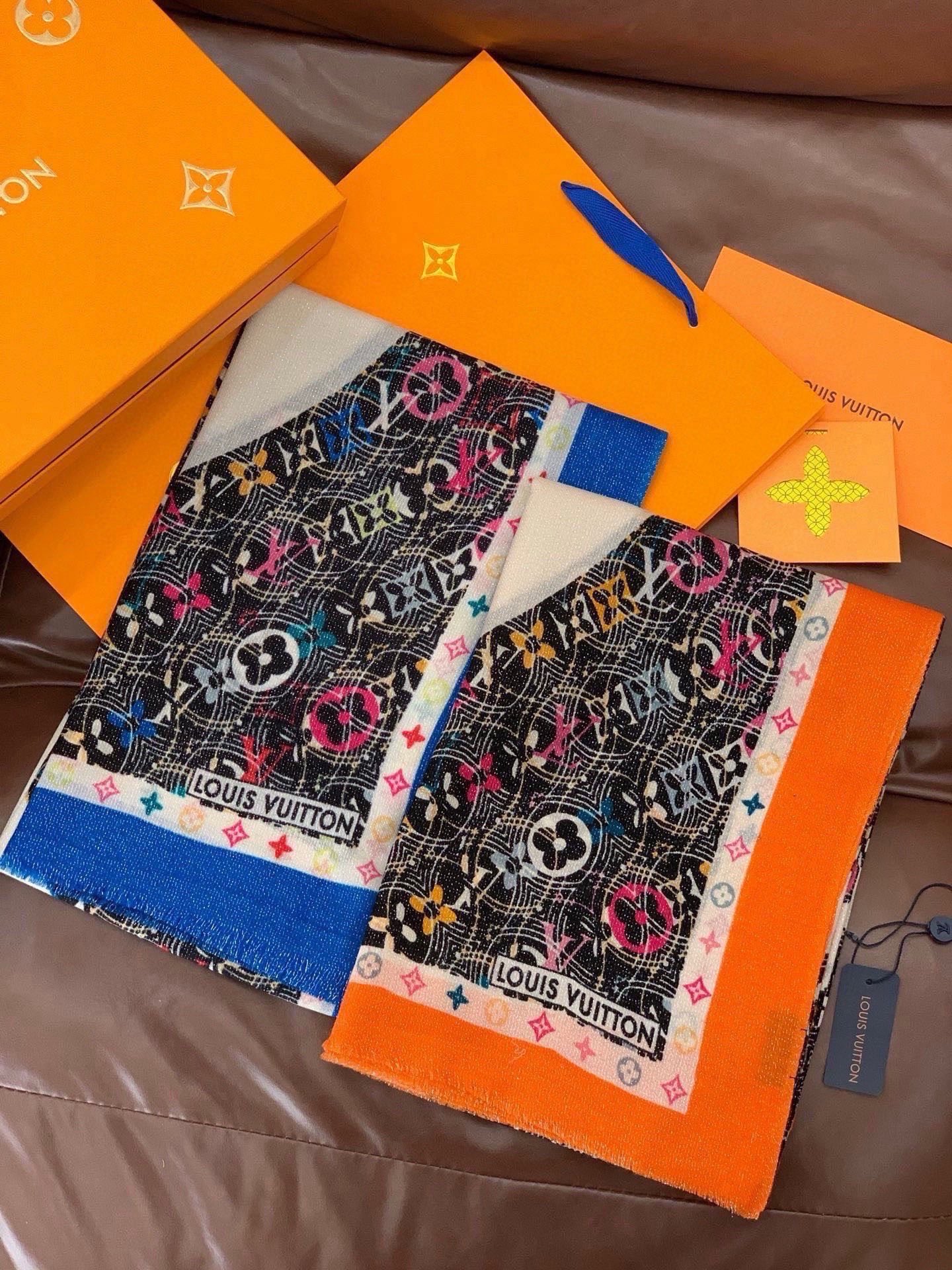 会发光发亮的围巾银丝羊绒长巾✨专柜同步‼️真心赞‼️驴家【L字母与花纹长巾】路易威登经典 Monogra