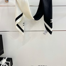 2026春夏方形围巾真丝斜纹布黑与乳白马修.布拉齐将自己的首个系列作品构思为一场与嘉柏丽尔•香奈儿跨越时 2026春夏方形围巾真丝斜纹布黑与乳白马修.布拉齐将自己的首个系列作品构思为一场与嘉柏丽尔•香奈儿跨越时