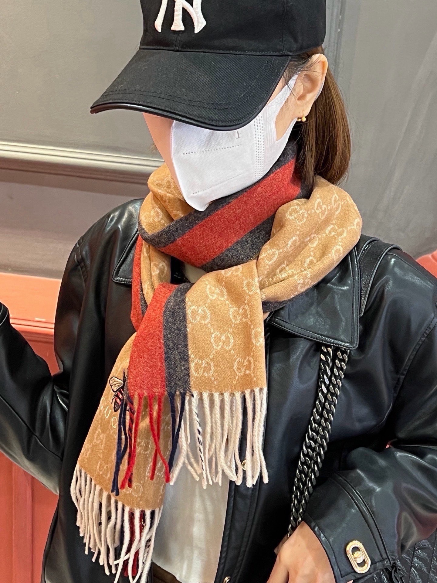 Gucci · 古奇❗大G家经典蜜蜂羊绒围巾~今年这个红绿条纹又火了起来，众多大牌都有出这个元素的单品❗
