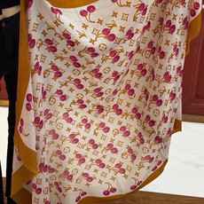 上新💕 🔥新款樱桃LV羊绒方巾 LV x TM Monogram Cerise 出自路易威登 x 村上隆 上新💕 🔥新款樱桃LV羊绒方巾 LV x TM Monogram Cerise 出自路易威登 x 村上隆