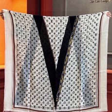 又时髦又百搭!LV新款老花长巾】提升气质和品味的好单品!!四季必备!!真的无敌实用!!Lv难得的羊绒长巾 又时髦又百搭!LV新款老花长巾】提升气质和品味的好单品!!四季必备!!真的无敌实用!!Lv难得的羊绒长巾