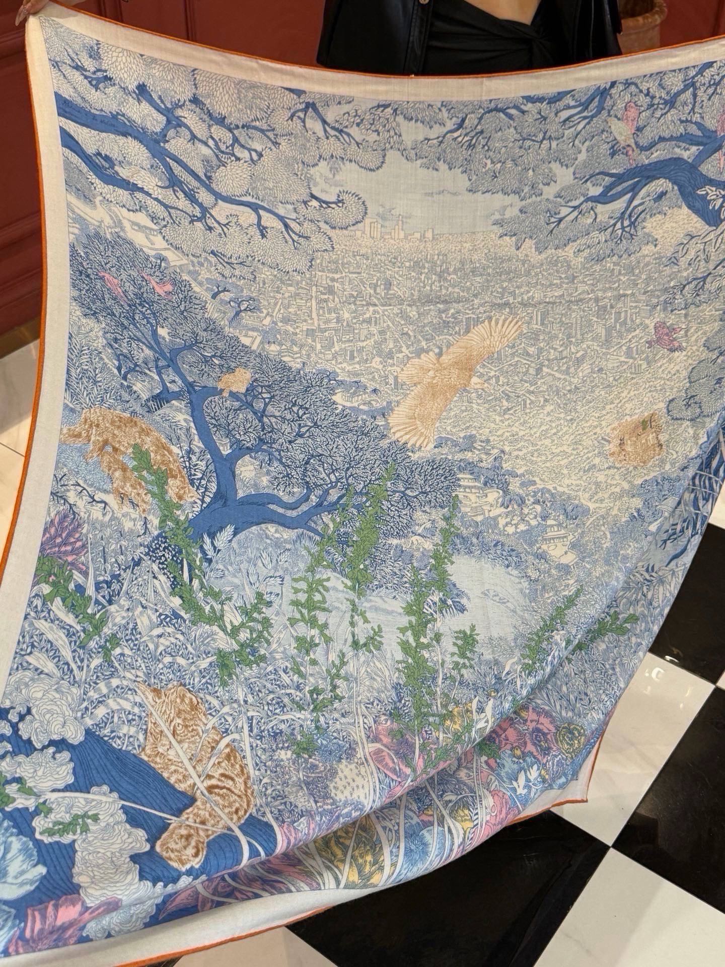 爱马仕～秋冬搭配利器❗️顶级双面同色 版真丝羊绒披肩！！1条等于2条】点睛精彩，图案和配色都超级喜欢，又