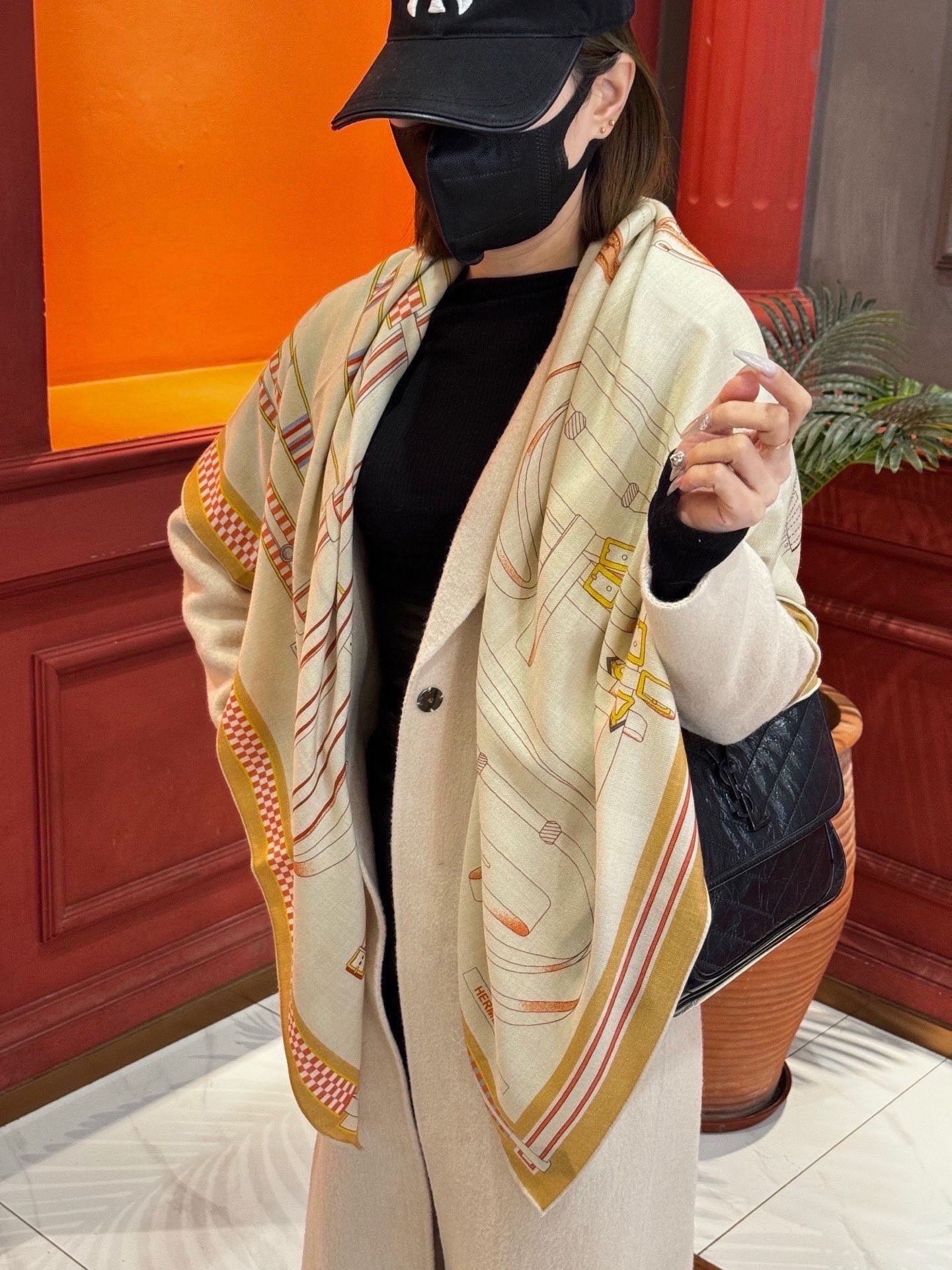 ❄️【双面同色】原单爱马仕140cm丝绒方巾💕 《马术密匙》，十九世纪的商品图录汇集了手工匠们的系列产品