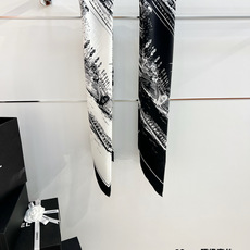 Chanel ~26新品~90双面真丝山茶花、四叶草、埃菲尔铁塔与双C的完美搭配适合各种场合搭配使用设计 Chanel ~26新品~90双面真丝山茶花、四叶草、埃菲尔铁塔与双C的完美搭配适合各种场合搭配使用设计