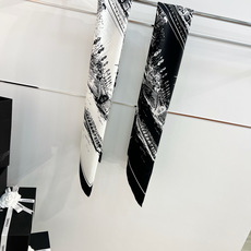 Chanel ~26新品~90双面真丝山茶花、四叶草、埃菲尔铁塔与双C的完美搭配适合各种场合搭配使用设计 Chanel ~26新品~90双面真丝山茶花、四叶草、埃菲尔铁塔与双C的完美搭配适合各种场合搭配使用设计