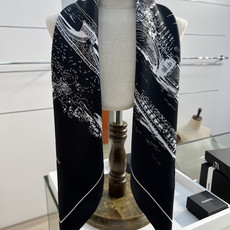 Chanel ~26新品~90双面真丝山茶花、四叶草、埃菲尔铁塔与双C的完美搭配适合各种场合搭配使用设计 Chanel ~26新品~90双面真丝山茶花、四叶草、埃菲尔铁塔与双C的完美搭配适合各种场合搭配使用设计