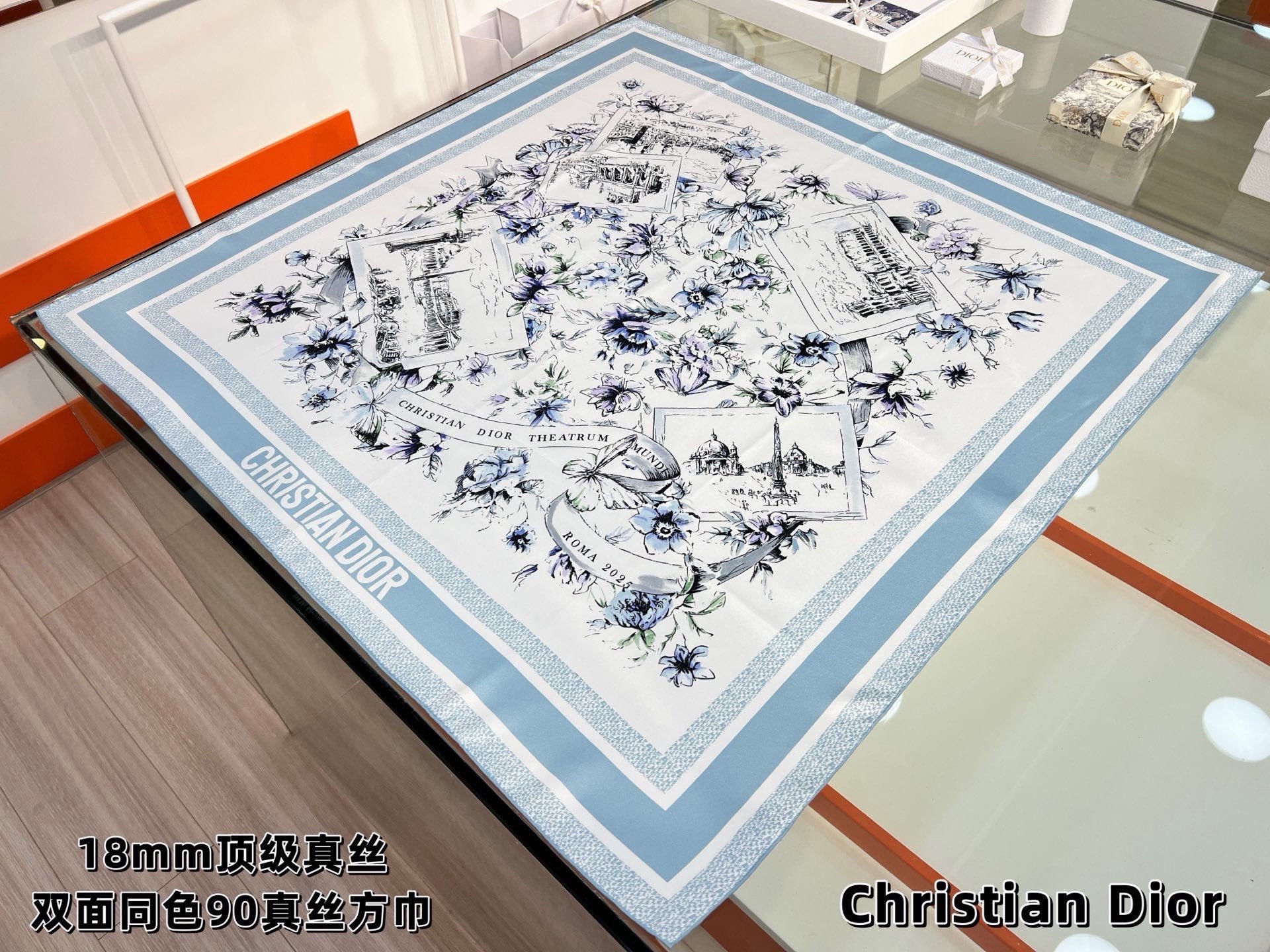 Dior 双面印花方巾90 厘米白色和蓝色桑蚕丝斜纹面料 Souvenir de Rome图案这款方巾饰