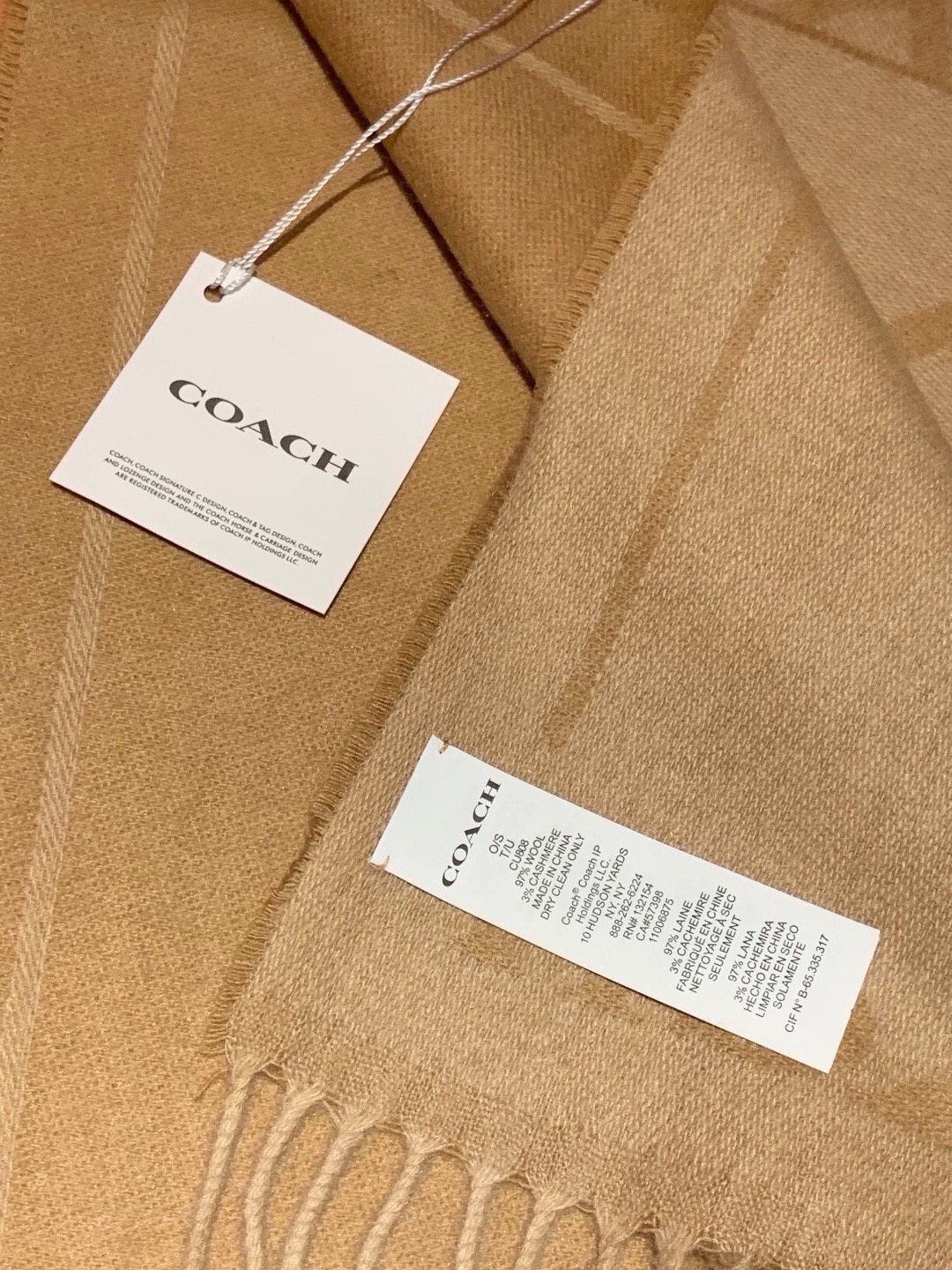 蔻驰 新款到！Coach爆款！披肩也太好看了吧！不仅有颜值还有品质，手感超级软糯和舒服，尺寸195×53